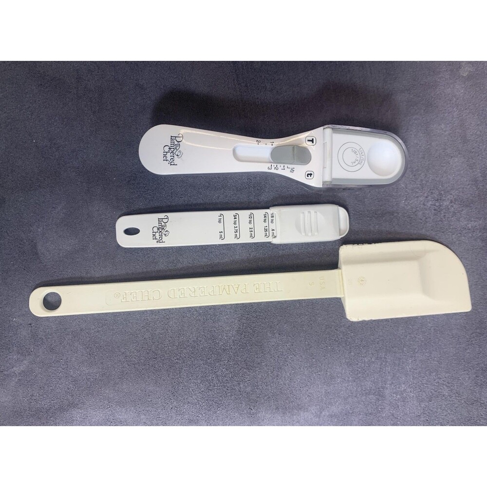 The Pampered Chef White Adjustable Measuring Spoons Scraper Set Of 3 Baking